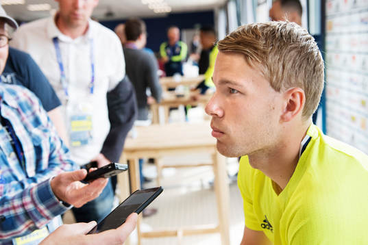 Oscar Lewicki vid Sveriges fotbollslandslags pressträff