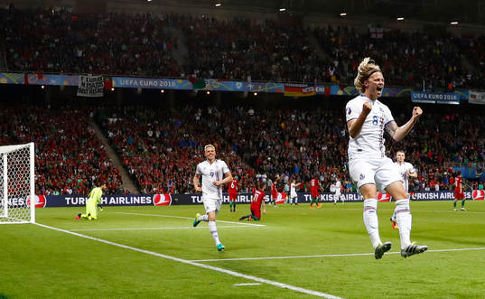 Bläddra bland fler bilder av Fotbolls-EM 2016, Dag 5, Portugal - Island