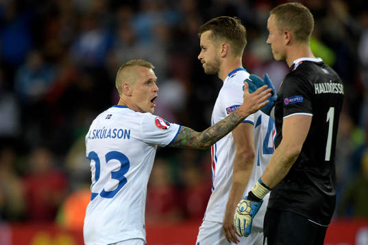 Islands Ari Skulason  jublar