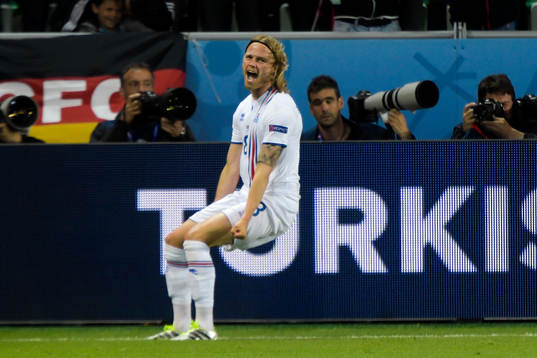 Islands Birkir Bjarnason jublar