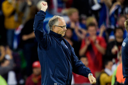 Islands förbundskapten Lars Lagerbäck jublar