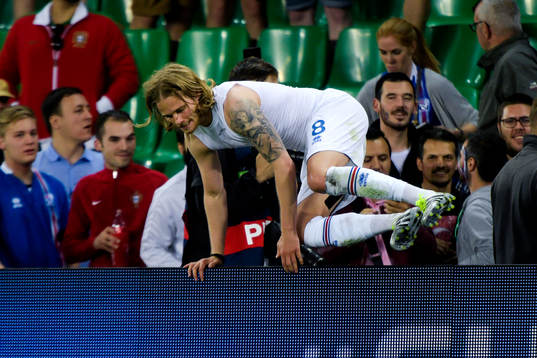 Islands Birkir Bjarnason  jublar