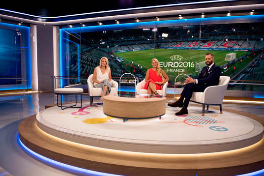 Hanna Marklund, Anna Brolin och Olof Lundh på plats i