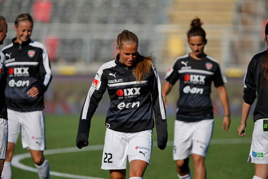 Rosengårds Hanna Persson värmer upp
