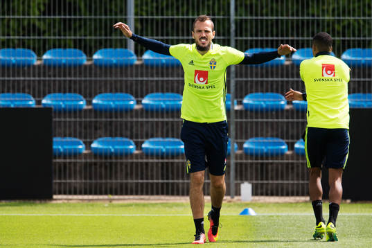 Emir Kujovic på Sveriges fotbollslandslags träning