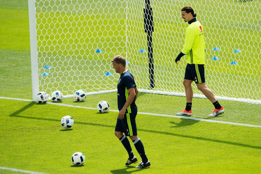 Players manager Marcus Allbäck och Zlatan Ibrahimovic på