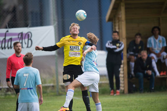 Armbåge i matchen i DM mellan Tågarp och IFK Hässleholm
