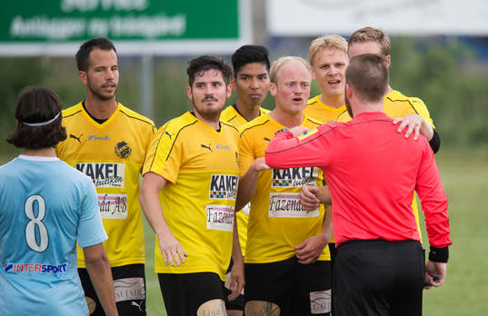 Tumult när Tågarp klagar hos domaren i matchen i DM