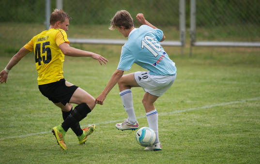 IFK Hässleholms 15-årige Elliott Nilsson i matchen i DM