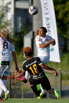 Rosengårds Marta Viera Da Silva hoppar