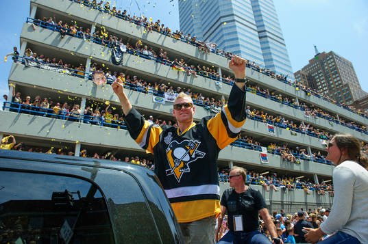Pittsburgh Penguins Patric Hörnqvist (72) reacts to the