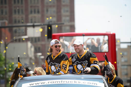 Pittsburgh Penguins Carl Hagelin (62) and Phil Kessel (81)