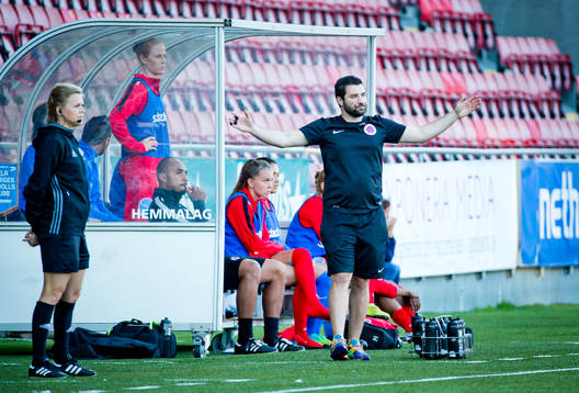 Örebros tränare Giorgos Papachristou deppar