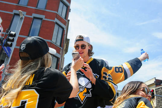 Pittsburgh Penguins Carl Hagelin looks at a photograph