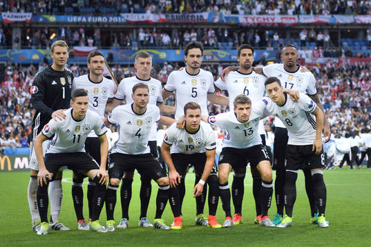 Tysklands målvakt Manuel Neuer, Jonas Hector, Toni Kroos,