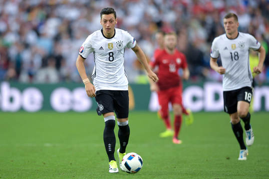 Tysklands Mesut Özil i fotbollsmatchen mellan Tyskland och