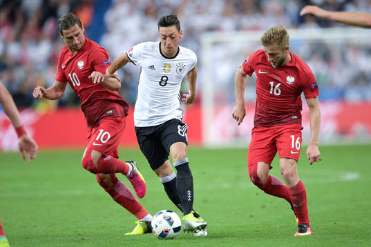 Polens Grzegorz Krychowiak (v) och Jakub Blaszcykowski (h)