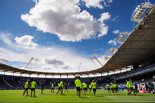 Bläddra bland fler bilder av Fotbolls-EM 2016, dag 7, Sverige, träning och presskonferens