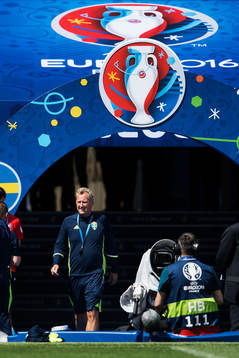 Förbundskapten Erik Hamrén kommer ut till Sveriges