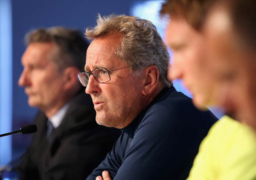 På denna handout-bild från UEFA ser vi Sveriges