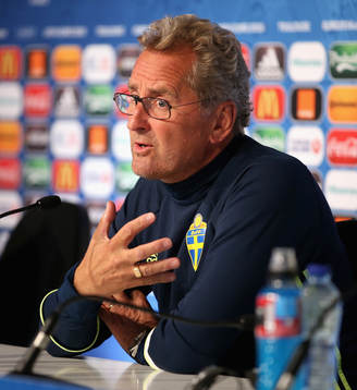 På denna handout-bild från UEFA ser vi Sveriges