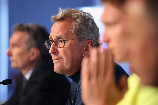På denna handout-bild från UEFA ser vi Sveriges