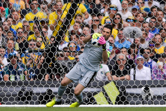 Italiens målvakt Gianluigi Buffon i fotbollsmatchen mellan
