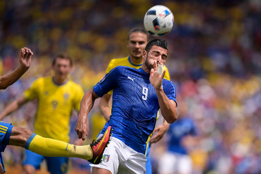 Italiens Graziano Pelle i fotbollsmatchen mellan Italien