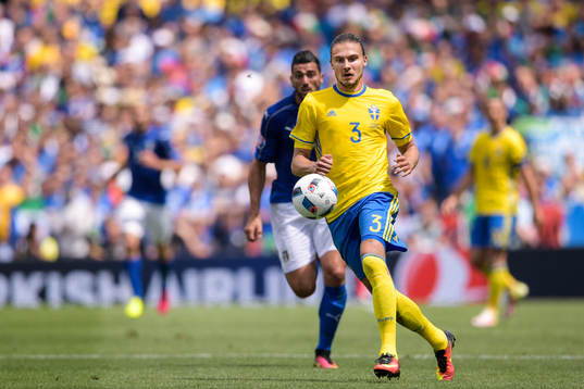 Sveriges Erik Johansson i fotbollsmatchen mellan Italien