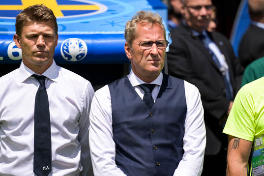 Sveriges players manager Marcus Allbäck och