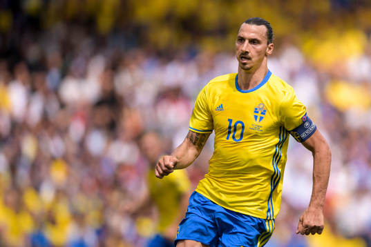 Sveriges Zlatan Ibrahimovic i fotbollsmatchen mellan