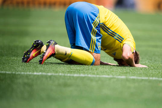 Sveriges Andreas Granqvist har ont