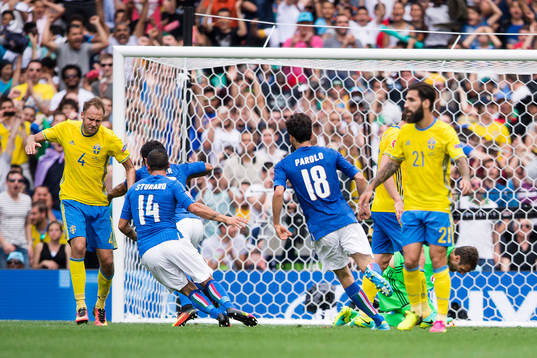 Sveriges Andreas Granqvist och Jimmy Durmaz deppar när