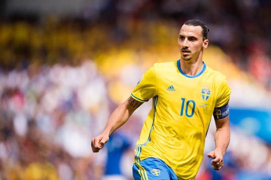 Sveriges Zlatan Ibrahimovic  i fotbollsmatchen mellan