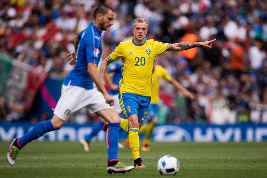 Sveriges John Guidetti  i fotbollsmatchen mellan Italien