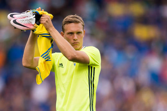 Sveriges Ludwig Augustinsson tackar publiken