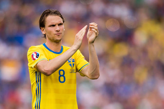 Sveriges Albin Ekdal tackar publiken