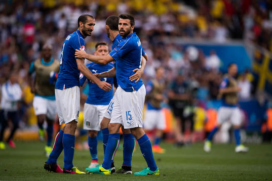 Italiens Giorgio Chiellini och Andrea Barzagli jublar
