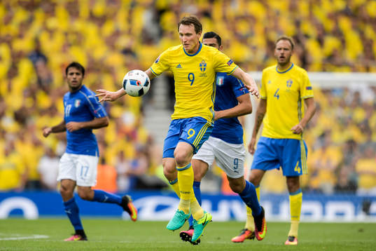 Sveriges Kim Källström i fotbollsmatchen mellan Italien