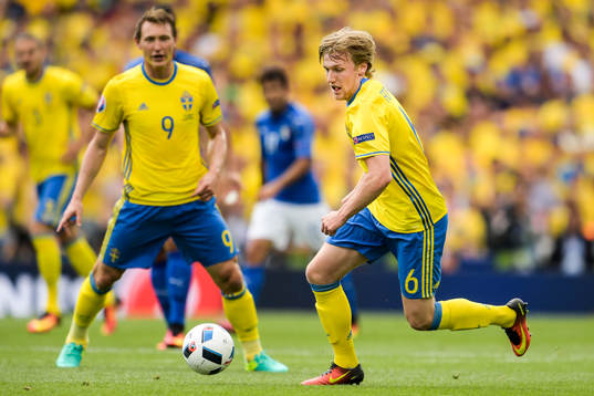 Sveriges Emil Forsberg och Kim Källström i