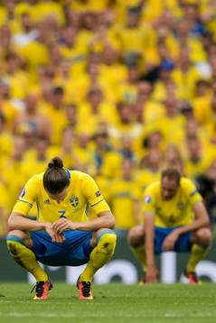 Sveriges Erik Johansson och Andreas Granqvist deppar