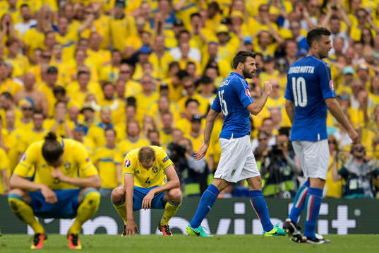 Sveriges Andreas Granqvist och Erik Johansson deppar