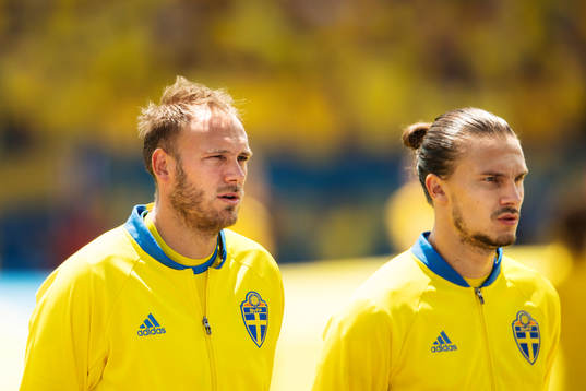 Sveriges Andreas Granqvist och Erik Johansson