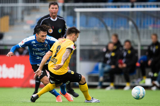 Halmstads Sead Haksabanovic med ett skott förbi Frejs