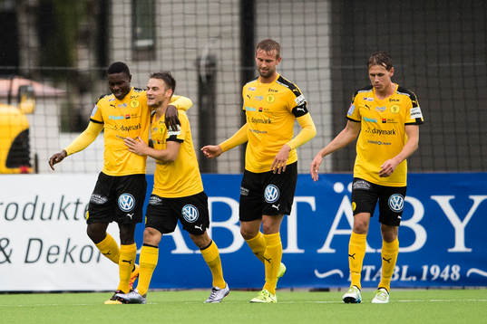 Frejs Oke Akpoveta (h) jublar