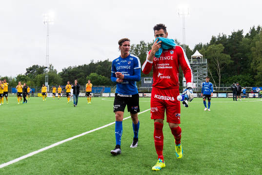 Halmstads Alexander Berntsson och målvakt Stojan Lukic