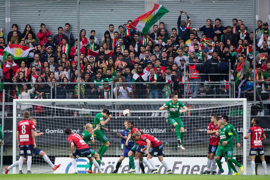 Dalkurds Jesper Nyholm nickar på en hörna