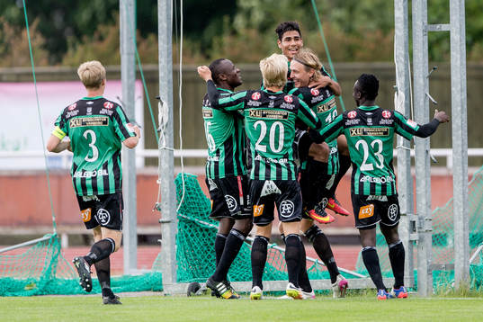 Bläddra bland fler bilder av Fotboll, Superettan, Varberg -  GAIS