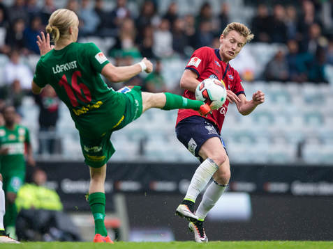 Dalkurds Henrik Löfkvist mot Örgrytes Sebastian Ohlsson