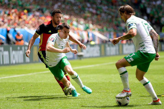 Belgiens Mousa Dembele och Irlands Seamus Coleman och
